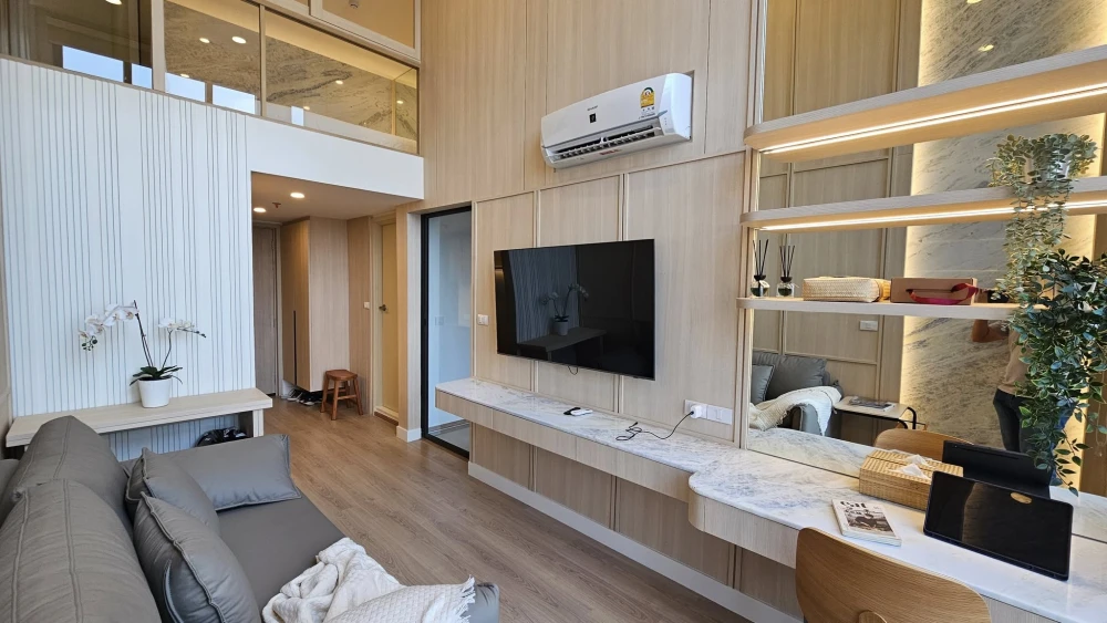 For sale, for rent, Life Rama 4 - Asoke, 33rd floor, high ceiling, 2 bedrooms, cool and comfortable, the room doesn't get much sunlight, interested, b