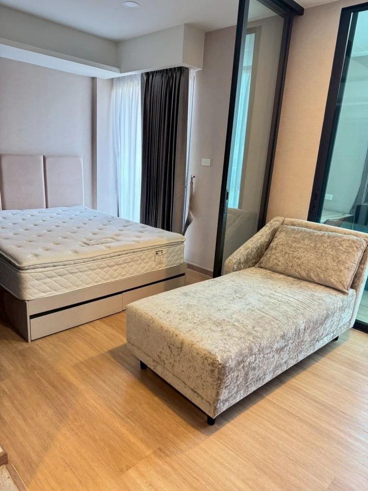 For sale or rent: LLOYD Soonvijai-Thonglor, 1-bedroom plus unit with a separate window and corner unit, very private. Reserve now!
