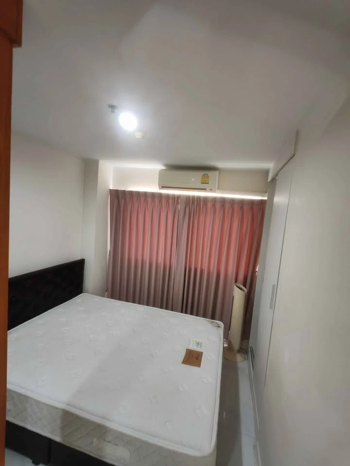For sale or rent: Lumpini Condo Town Ramintra - Nawamin, 11th floor, Building C. Unobstructed view, ready to move in. Features a separate sliding door