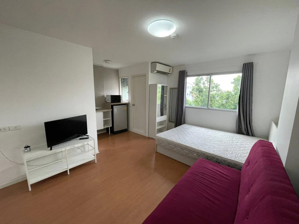 For sale or rent: Lumpini Mixx Thepharak-Srinakarin, a lovely room with complete furniture and amenities. Reserve now!