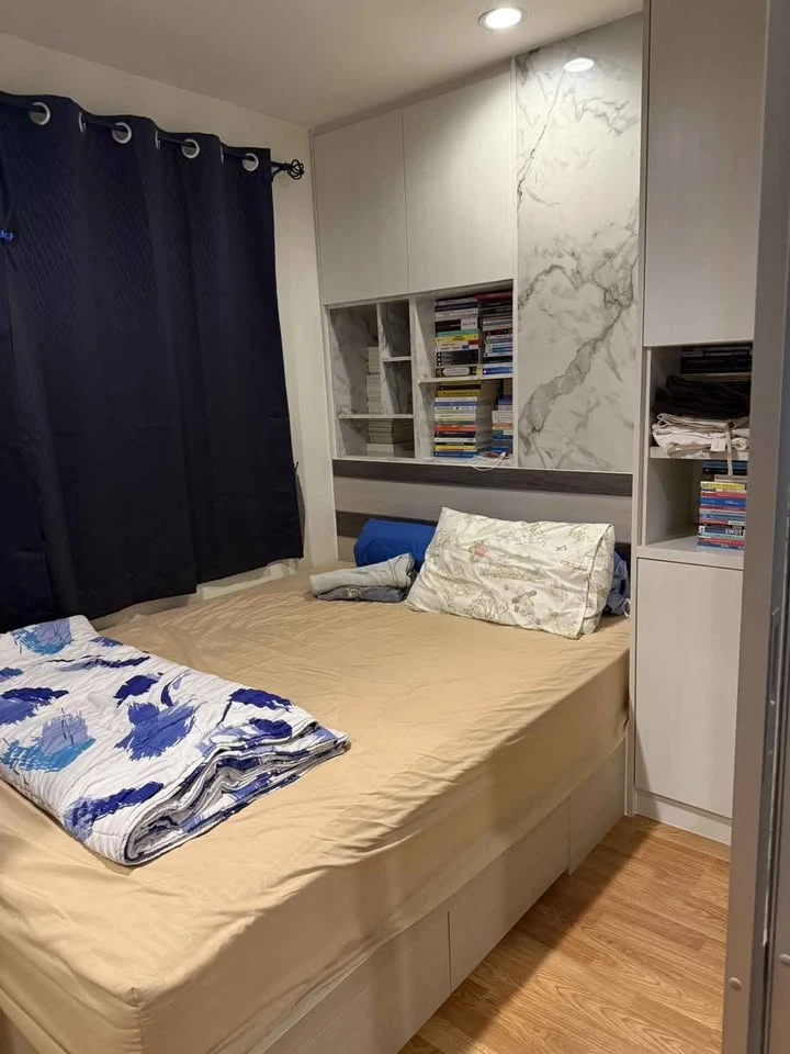 For sale or rent: Lumpini Park Phetkasem 98, 20th floor unit. High-quality built-in furniture. Don't miss out!