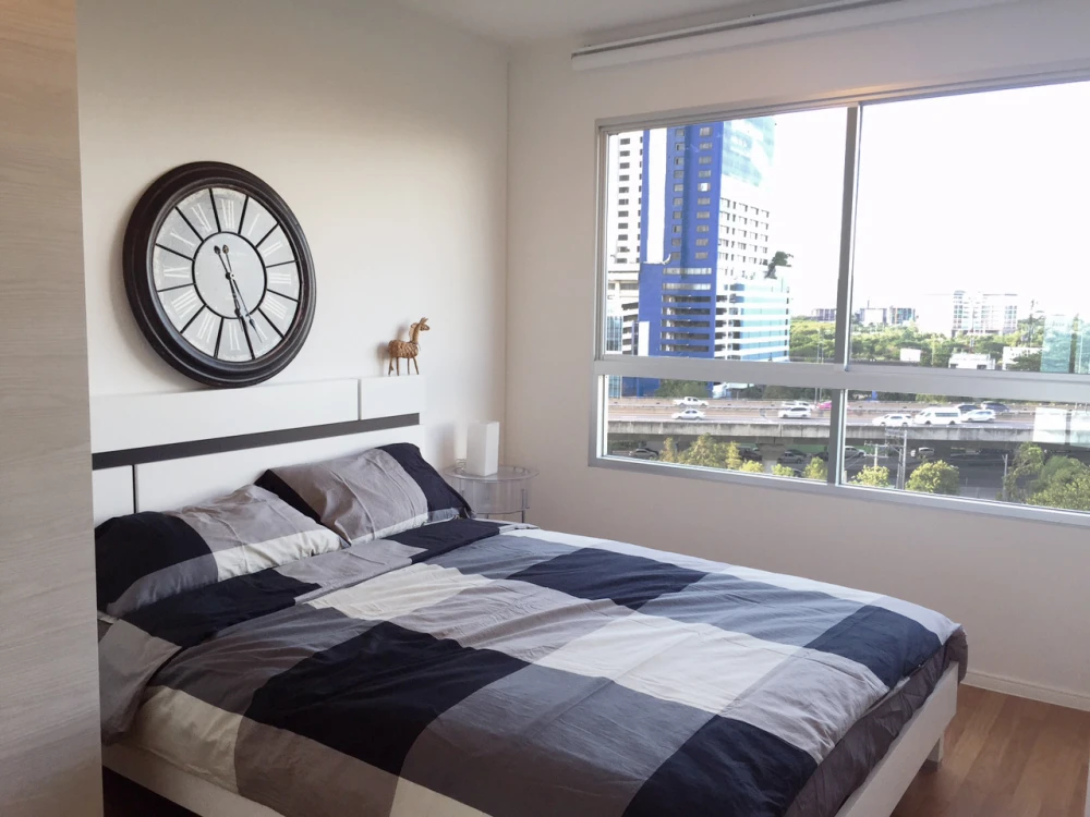 For sale or rent: Lumpini Park Rama 9 – Ratchada. A lovely room with complete furniture and appliances. Just bring your own luggage and move in.