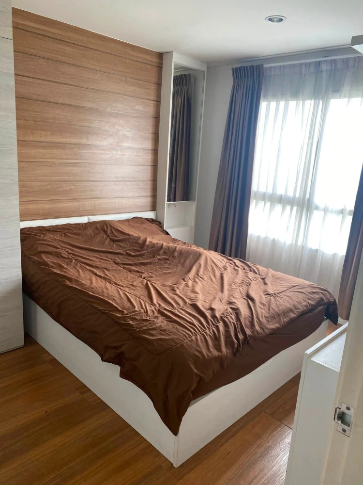 For sale or rent: Lumpini Park Rama 9-Ratchada. Large, comfortable unit on the 24th floor (top floor), corner unit, next to the fire escape, offering