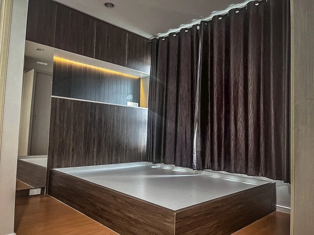 For sale or rent: Lumpini Park Rattanathibet-Ngamwongwan. Spacious room with ample usable space and high-quality built-in furniture. Don't miss out!