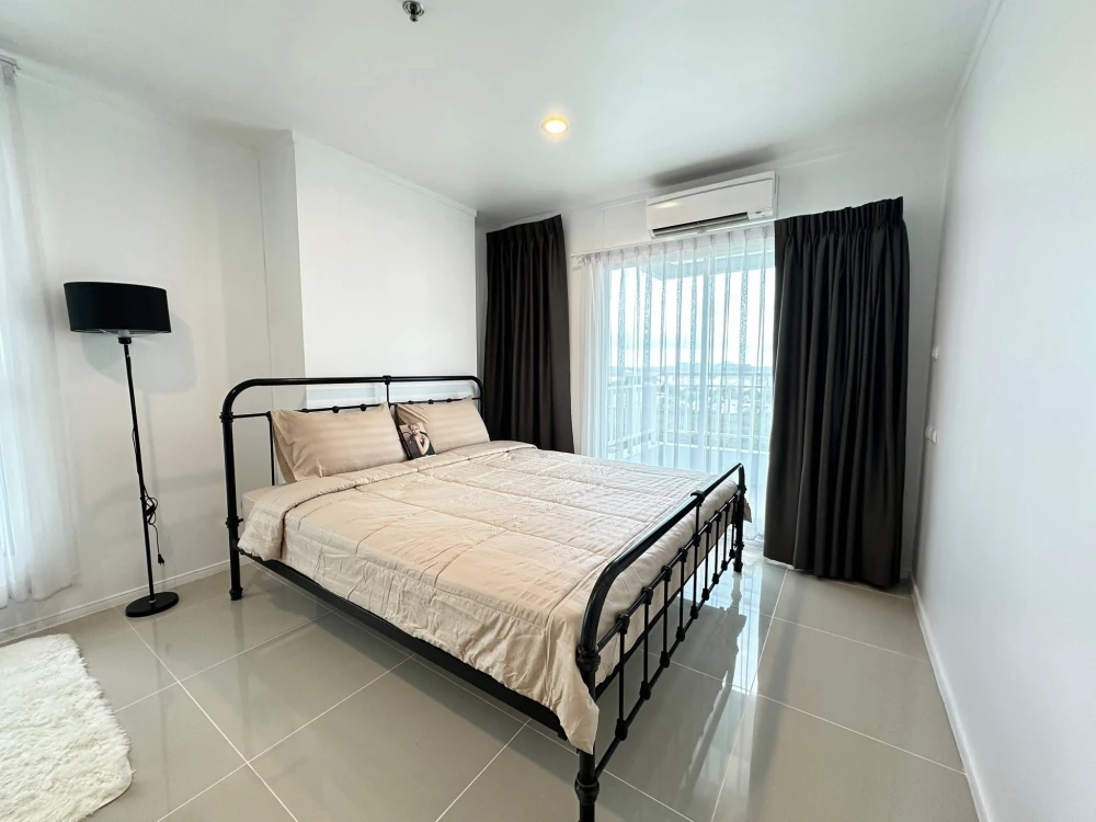 For sale or rent: Lumpini Parkbeach Jomtien, corner room, not crowded, good location, next to the sea, beautiful view, don't miss it.