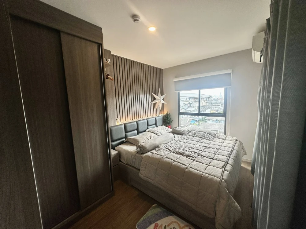 For sale or rent: Lumpini Selected Charan 65-Sirinthon Station. Fully furnished with appliances and built-in furniture throughout. Move-in ready.