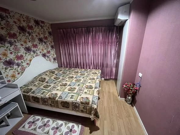 For sale or rent: Lumpini Ville Lasalle-Barring, 12th floor unit. High-quality wallpaper. Convenient location. Book now!