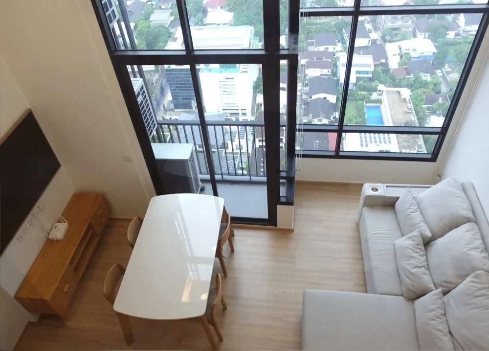 For sale or rent: Maru Ekkamai 2, Duplex unit, 2 bedrooms, 2.5 bathrooms, city view, fully furnished, pet-friendly. You can't miss this!