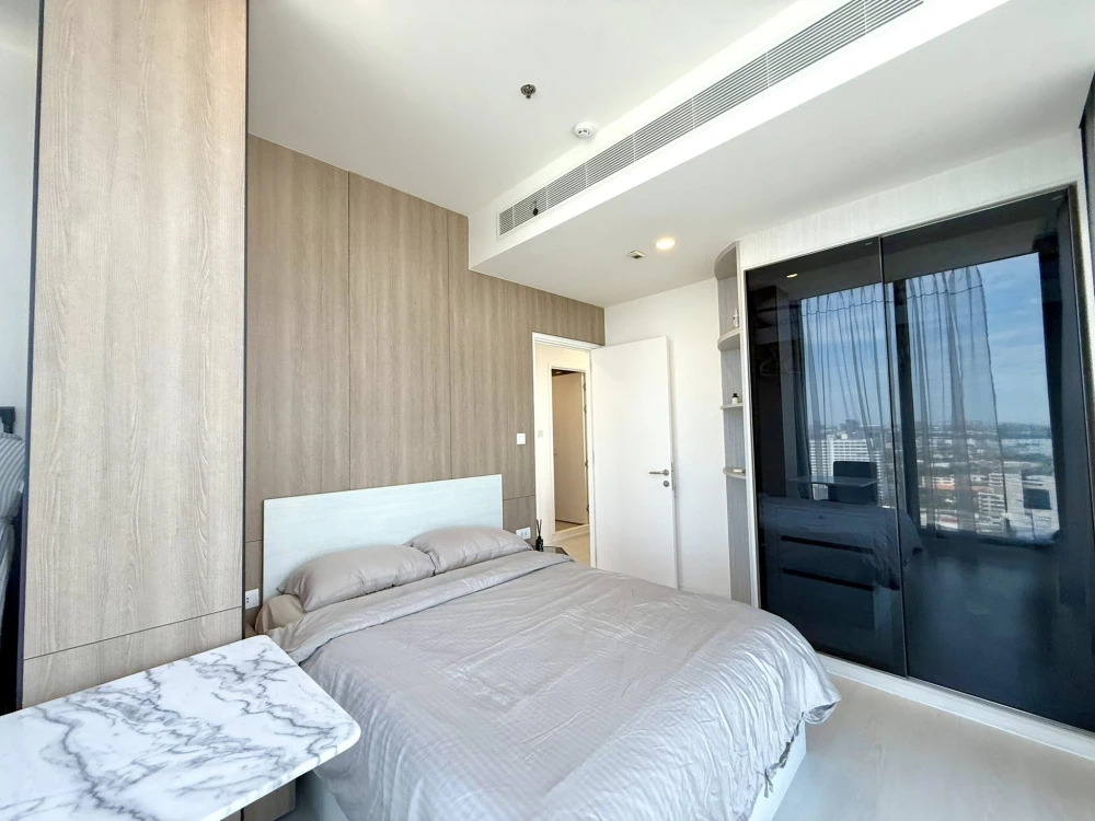 For sale or rent: Mazarine Ratchayothin, corner room with privacy, good location, lots of usable space. Reserve now!