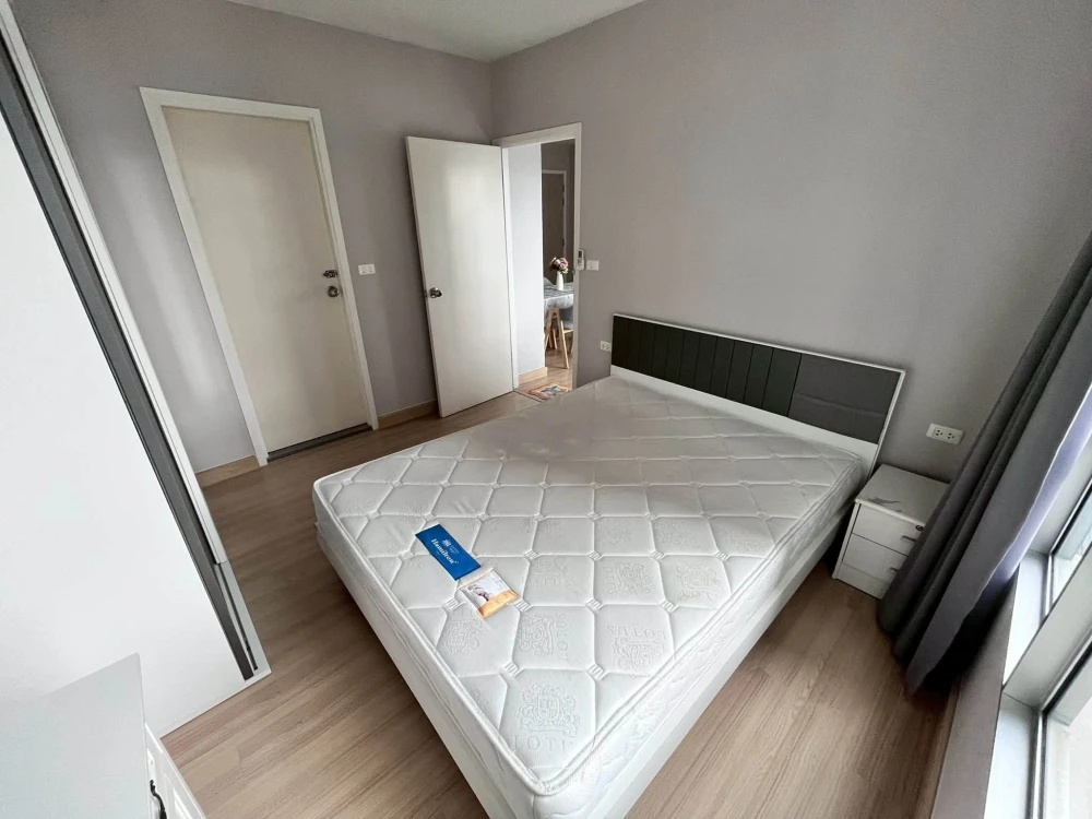 For sale or rent: Motif Sathorn-Wongwian Yai. Spacious and comfortable unit with efficient use of space. Move-in ready; just bring your belongings. Do