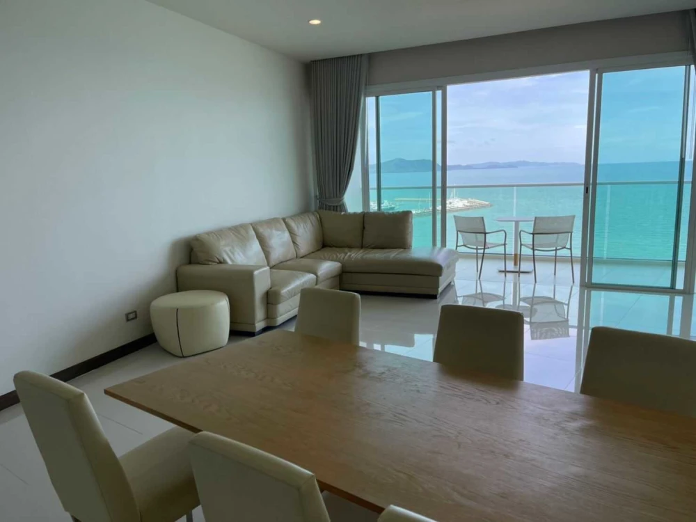 For sale or rent: Mövenpick White Sand Beach, a luxury beachfront condo in Pattaya. Premium location, stunning sea views, spacious and airy rooms. Boo