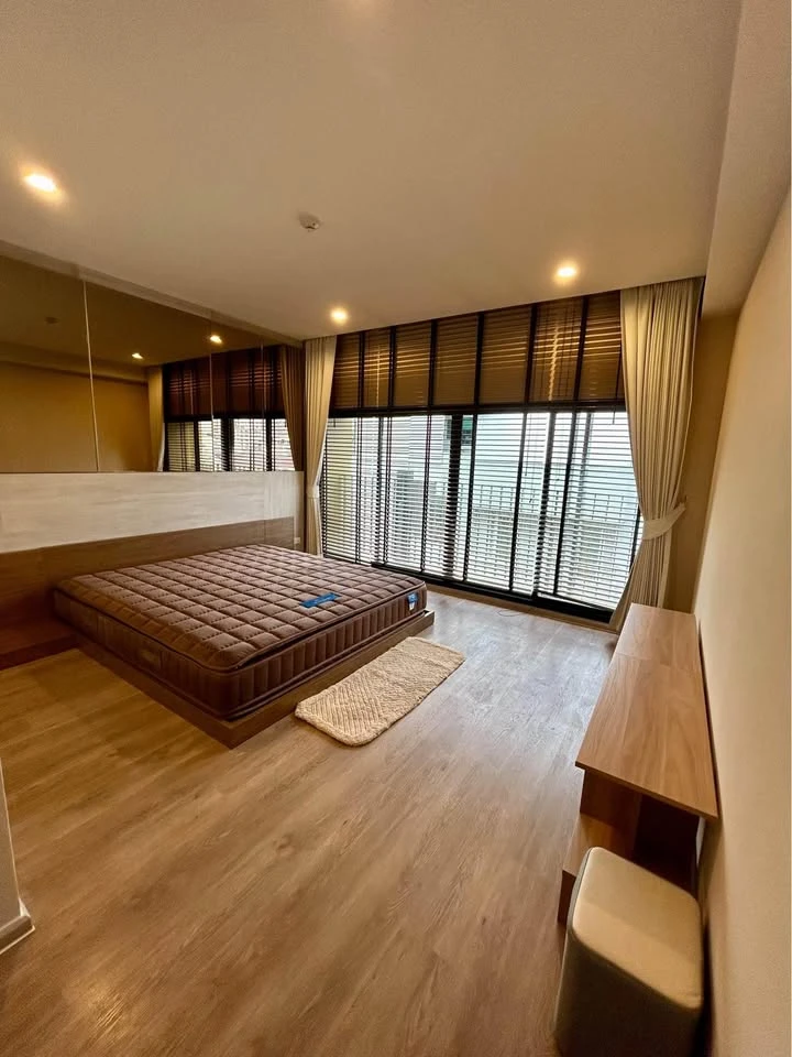 For sale or rent: Noble Above Wireless-Ruamrudee, corner unit, 7th floor. Private and beautifully decorated. Don't miss out!
