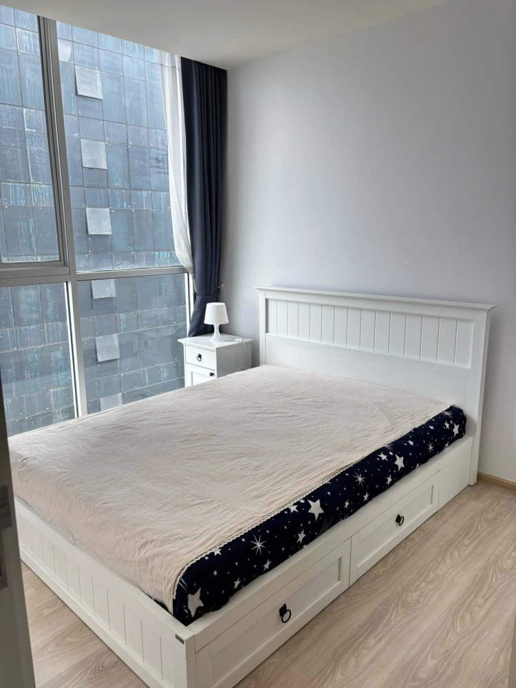 For sale or rent: Noble revolve ratchada, room on a very high floor (23rd floor), great breeze, ready to move in, complete with electrical appliances.
