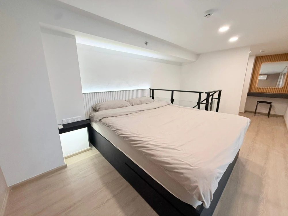For sale or rent: Origin Plug & Play Nonthaburi Station unit. High ceilings, spacious and airy, fully furnished and equipped with appliances. Book now