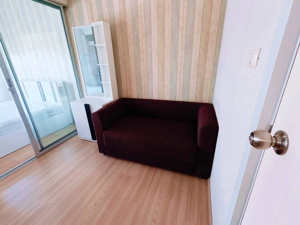 For sale or rent: Plum Condo Bangyai Station. A lovely unit with high-quality wallpaper and complete furnishings. Don't miss out!