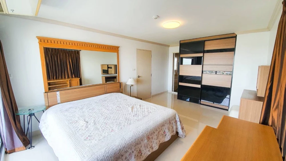 For sale or rent: Sarin Place, a spacious 103 sq.m. condo with panoramic views from the 26th floor. "Feels like home" while enjoying convenient access