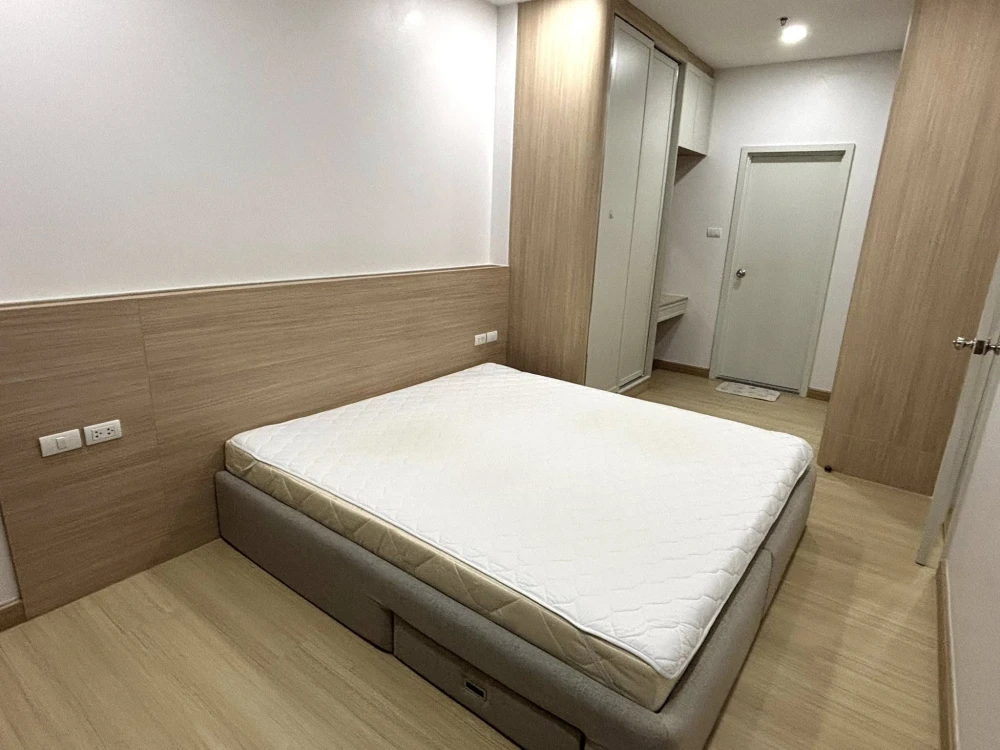 For sale or rent: Supalai Loft Prajadhipok-Wongwian Yai. Spacious room with plenty of usable space. Good location. Reserve now!