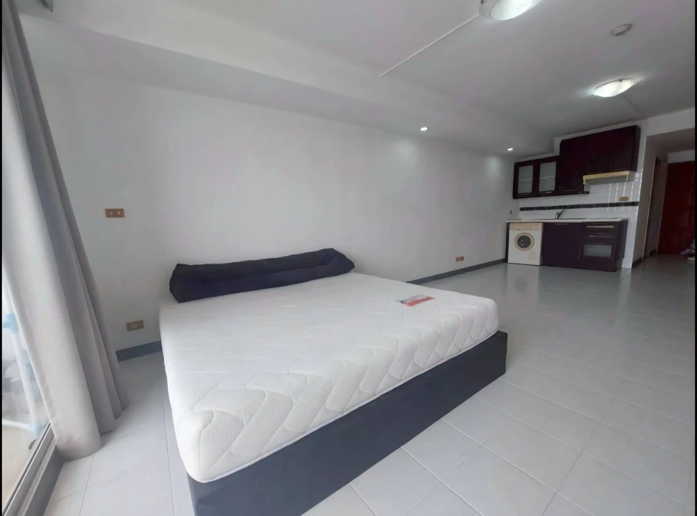 For sale or rent: Supalai Park Paholyothin 21, North-facing unit, excellent location, spacious living area, fully furnished. Book now!