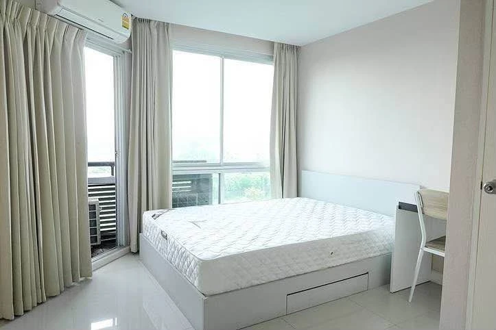 For sale, for rent Swift Condo, 8th floor, lots of usable space, not too hot, breezy room, no buildings blocking the view, move in now, don't hesitate