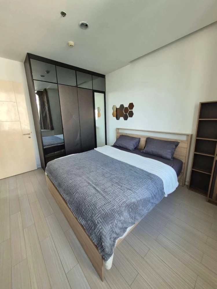For sale or rent: TC Green, beautiful condo, fully furnished, spacious, 2 bedrooms, 1 bathroom. Just bring your belongings and move in!