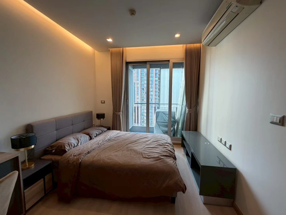 For sale or rent: The Address Asoke. Spacious unit with plenty of usable space, extremely comfortable and convenient to live in.
