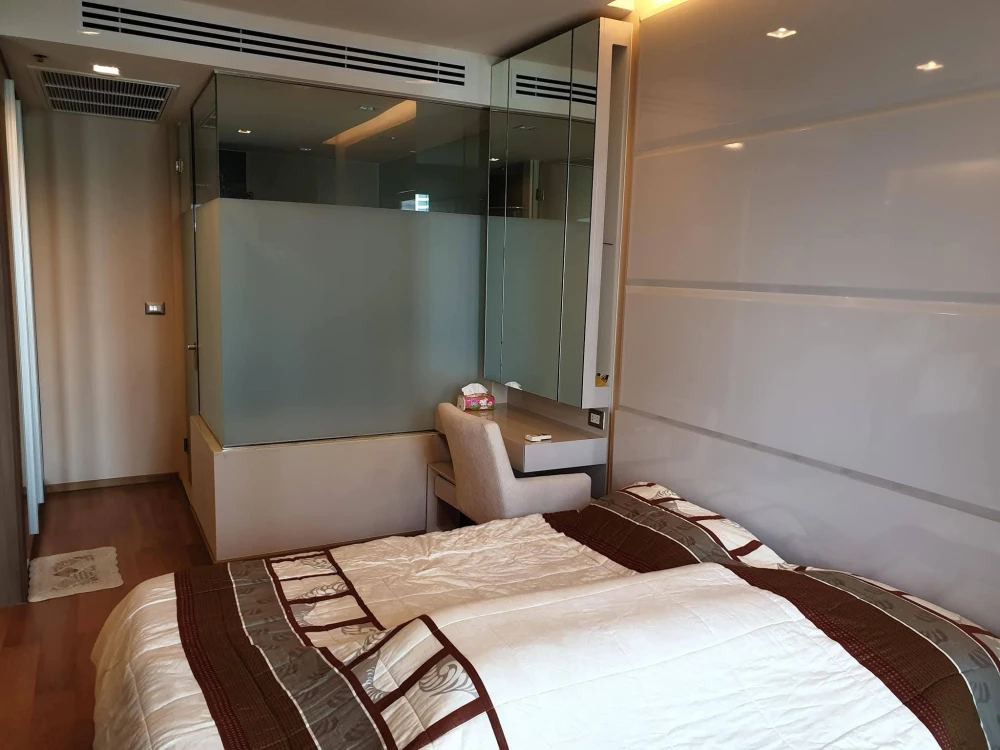 For sale or rent: The Address Sathorn, 9th floor unit with spacious living area, prime location, and convenient transportation. Don't miss out!