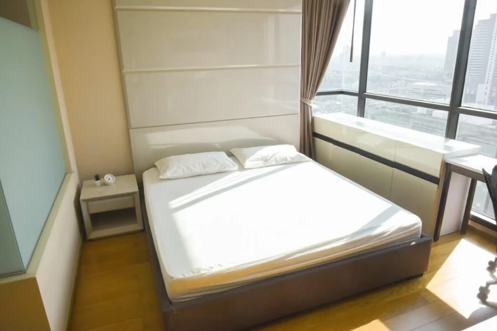 For sale or rent, The Address Sathorn, 2 bedrooms, lots of usable space. Comes with complete amenities. Book now.