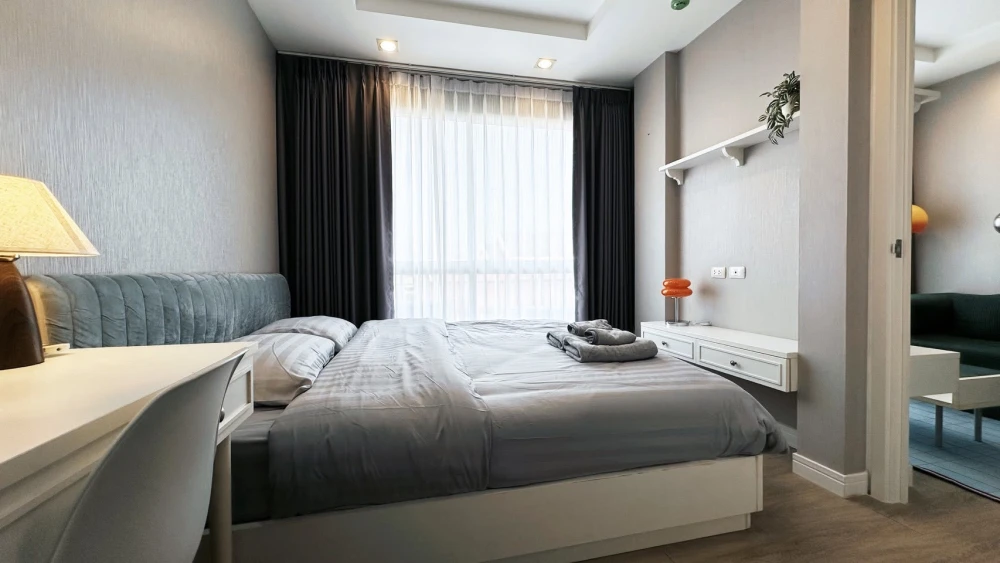For sale or rent: The Blu X Bangsaen. A lovely unit on the 5th floor in a great location with unobstructed sea views. Don't miss out!