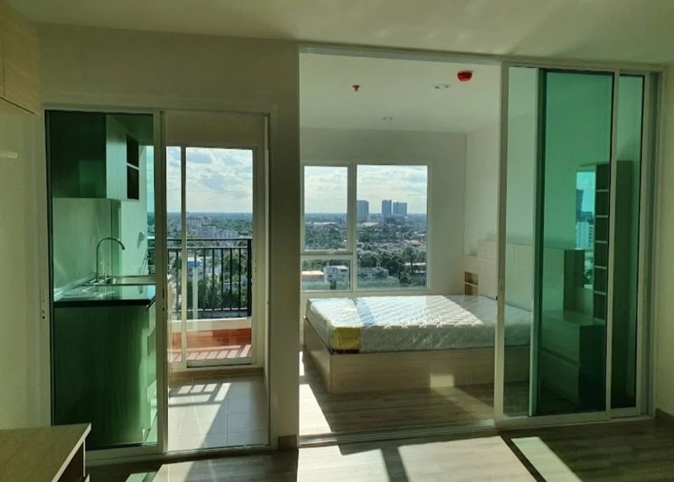 For sale or rent: The Crystal Bliss @ Rattanathibet. A lovely unit with high-quality built-in furniture and an unobstructed view. Don't miss out!