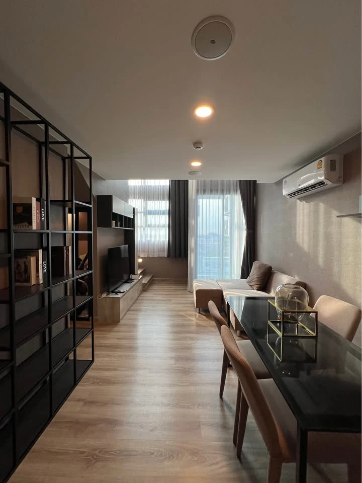 For sale, for rent: The Cube Loft Nuanchan, beautifully decorated loft-style room, high ceiling, airy, good location, book now.