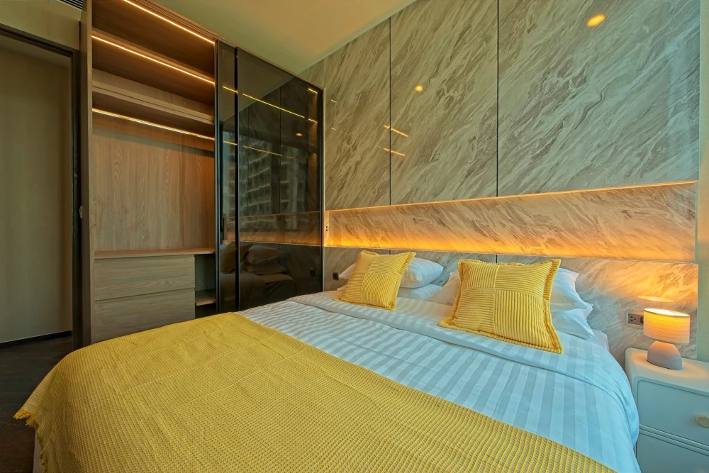 For sale or rent: The Esse Sukhumvit 36, beautifully decorated room with superb built-in furniture, great location, beautiful view, reserve now!
