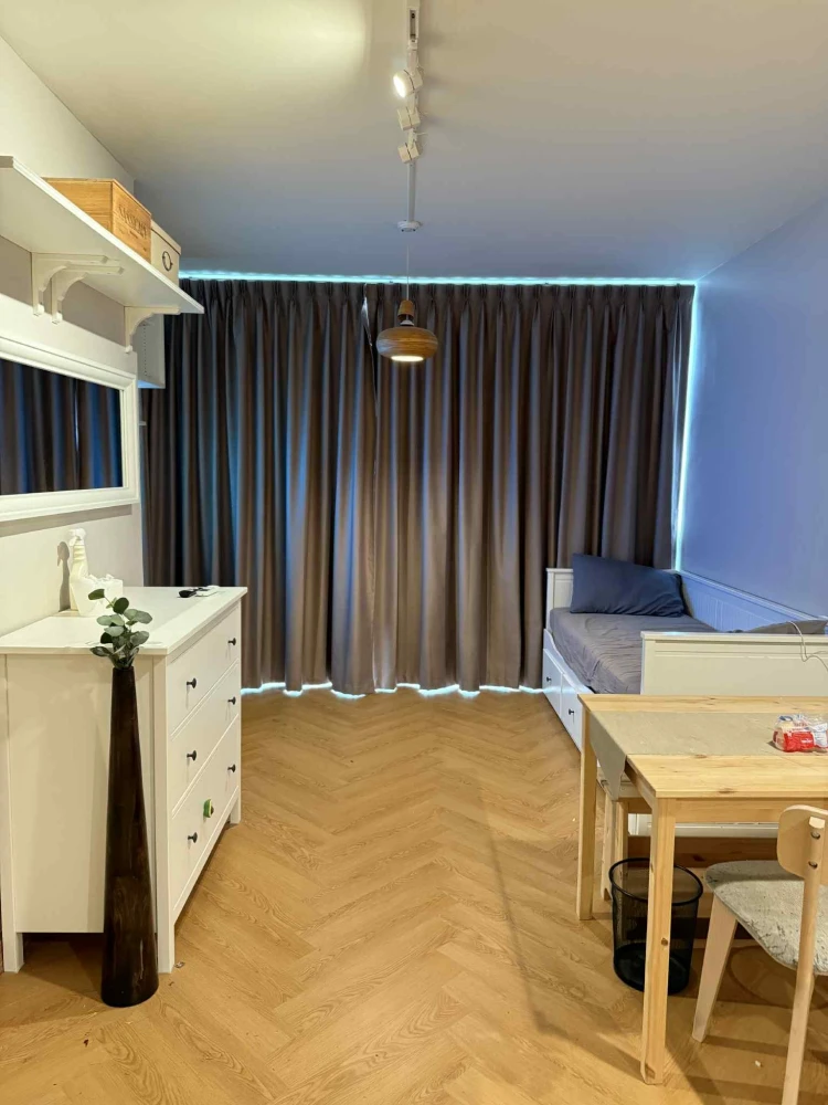 For sale or rent: The Iris Condo Rama 9 - Srinakarin, ready to move in, fully furnished and equipped with appliances. You'll regret it if you don't re