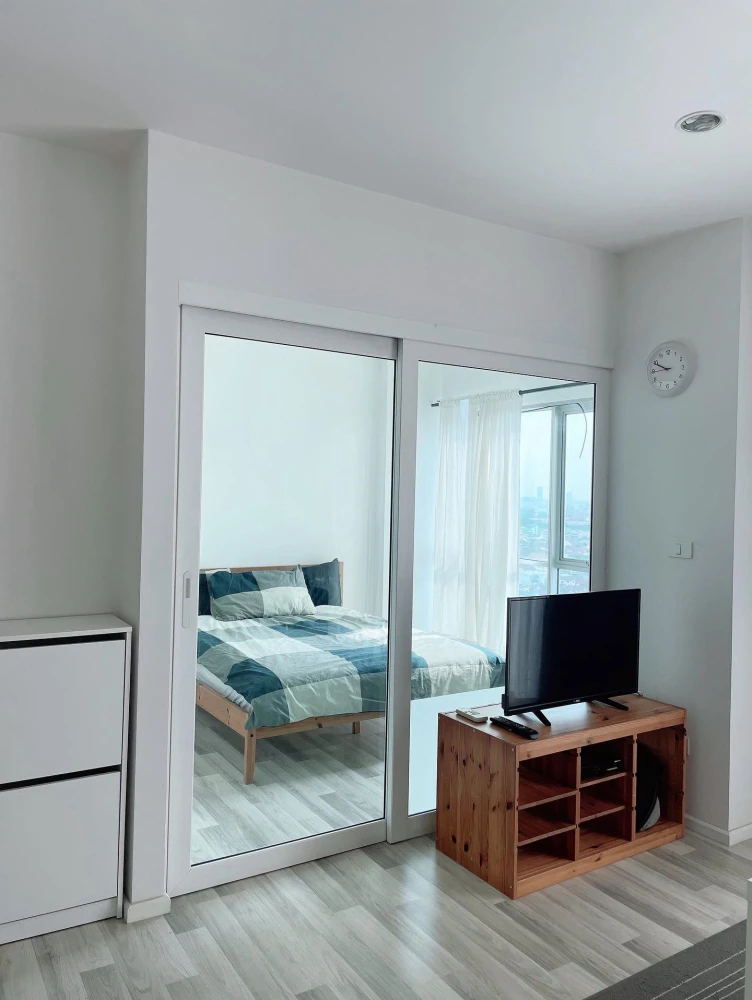 For sale or rent: The Key Chaengwattana, fully furnished, with a beautiful city view. Just bring your bags and move in!!!