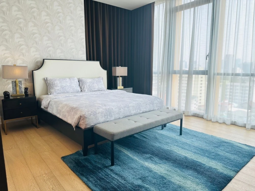 For sale or rent: The Monument Thonglo, 2 bedrooms, spacious living area, prime location. Don't miss this great opportunity!