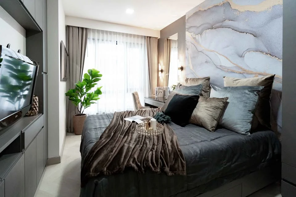 For sale, for rent, The Vertical Aree, luxury decorated room with separate closed kitchen. Anyone looking for Location + Lifestyle + Potential Yield —