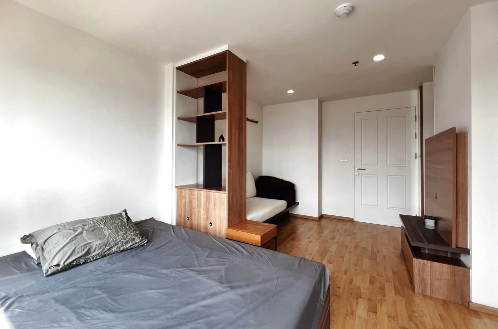 For sale or rent: U DELIGHT RESIDENCE Pattanakran Thonglor. Comfortable room, good location, convenient transportation, fully furnished. Reserve now!
