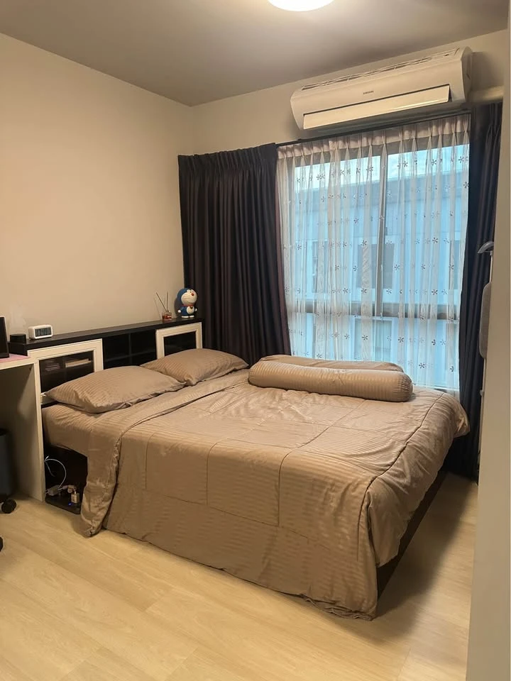 For sale or rent: UNIO Ramkhamhaeng - Serithai, 8th floor unit, high-quality built-in kitchen, swimming pool view. Book now!