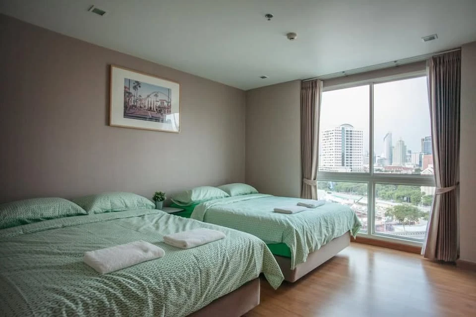 For sale or rent: Wish @ Samyan, very spacious room, 2 bedrooms, 2 bathrooms, fully furnished, just bring your belongings and move in.