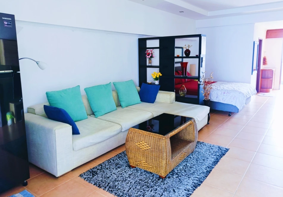 For sale, for rent Wongamat Garden Beach Resort Condominium, spacious room, good view, fully furnished, book now.