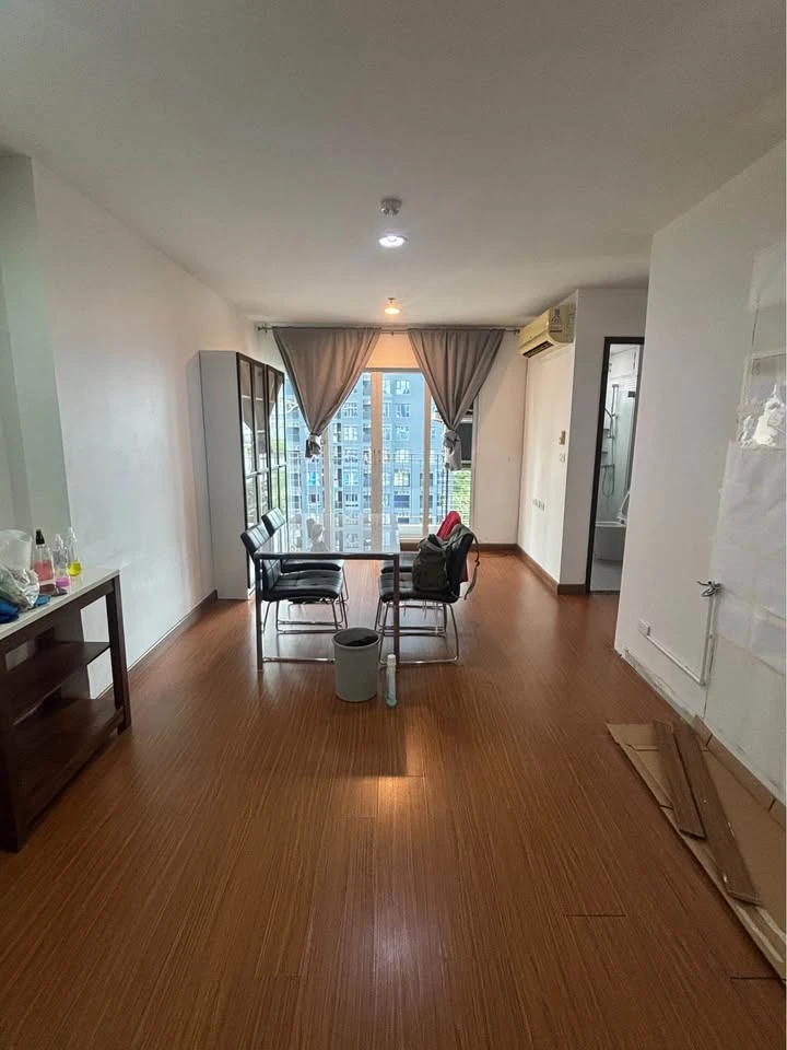 For sale: Diamond Sukhumvit, 10th floor, corner unit, very quiet and private, lots of usable space, don't miss out!