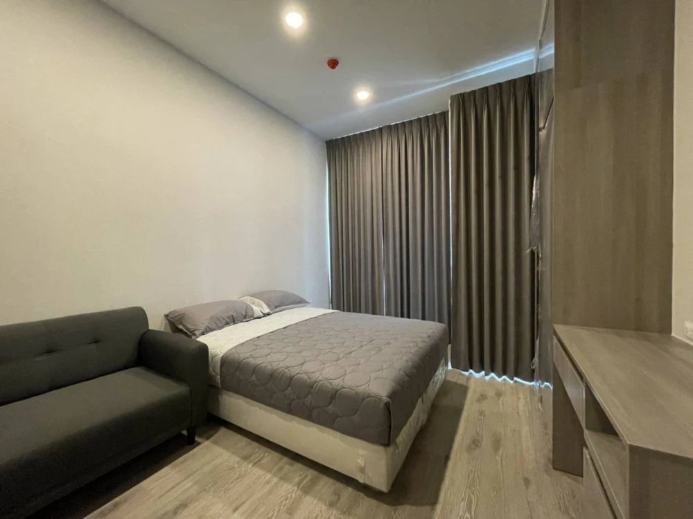 For sale: Knightsbridge Prime Ratchayothin, 25th floor, very high, full facilities in the room, hurry up and grab it.