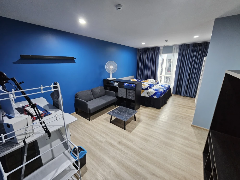For sale: Rye, Talad Phul, 7th floor, end room, street side, larger than normal size, decorated in a calm blue tone. If interested, hurry and reserve