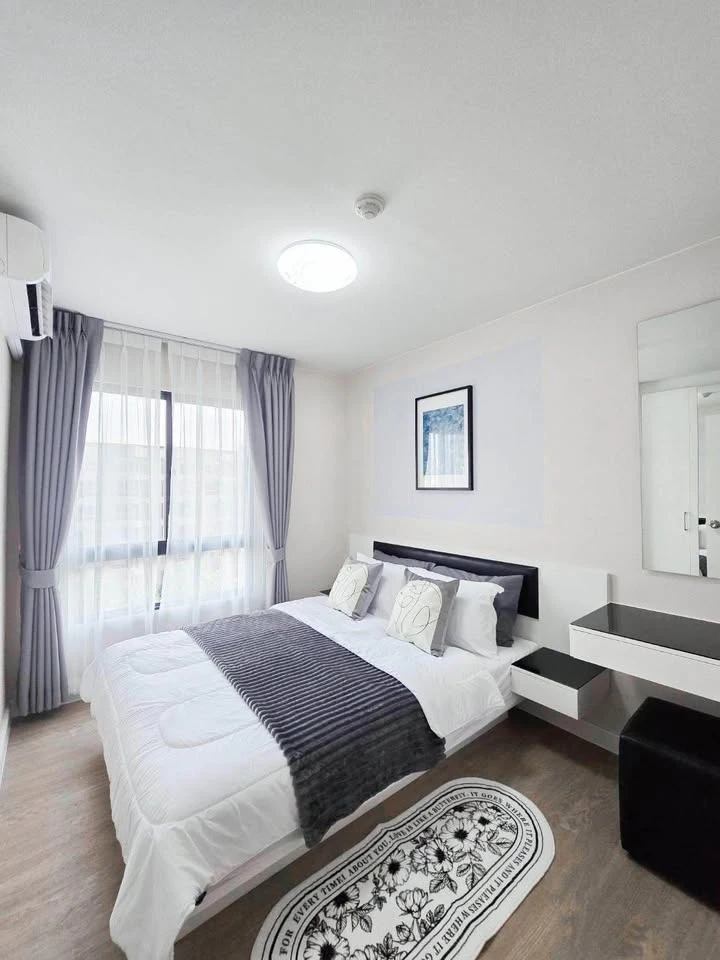 For sale: I Condo Sukhumvit 105, fully furnished condo, very bright room, beautiful natural light, ready to move in immediately!