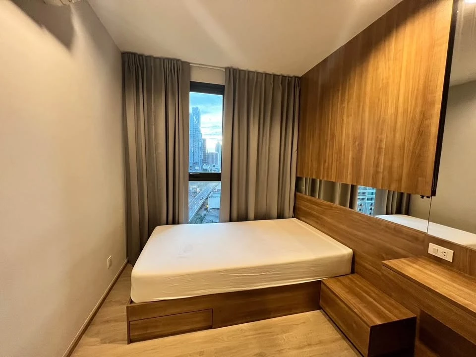 For sale: Ideo Q Ratchawithi, large sized room, 2 bedrooms, facing north, not hot, no tall buildings blocking the view, fully furnished with built-in