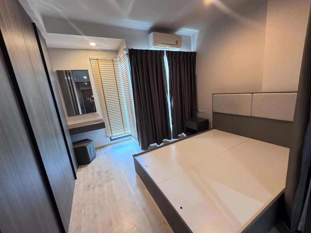 Selling a unit at Ideo Ratchada-Sutthisan. The balcony has an unobstructed view, no buildings blocking the view, quiet and peaceful. No direct sunligh