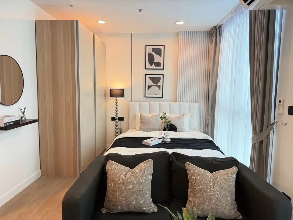 Selling Ideo Ratchada Huai Khwang studio apartment. Stunningly decorated, you absolutely have to book it!