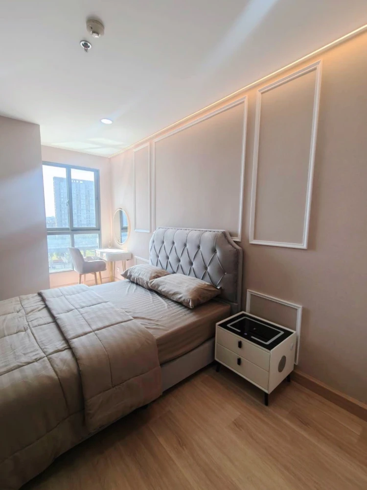 Selling Ideo Wutthakat, 30.6 sq.m. unit on the 11th floor with pool view. Nicely decorated and very livable. You'll regret not booking it!
