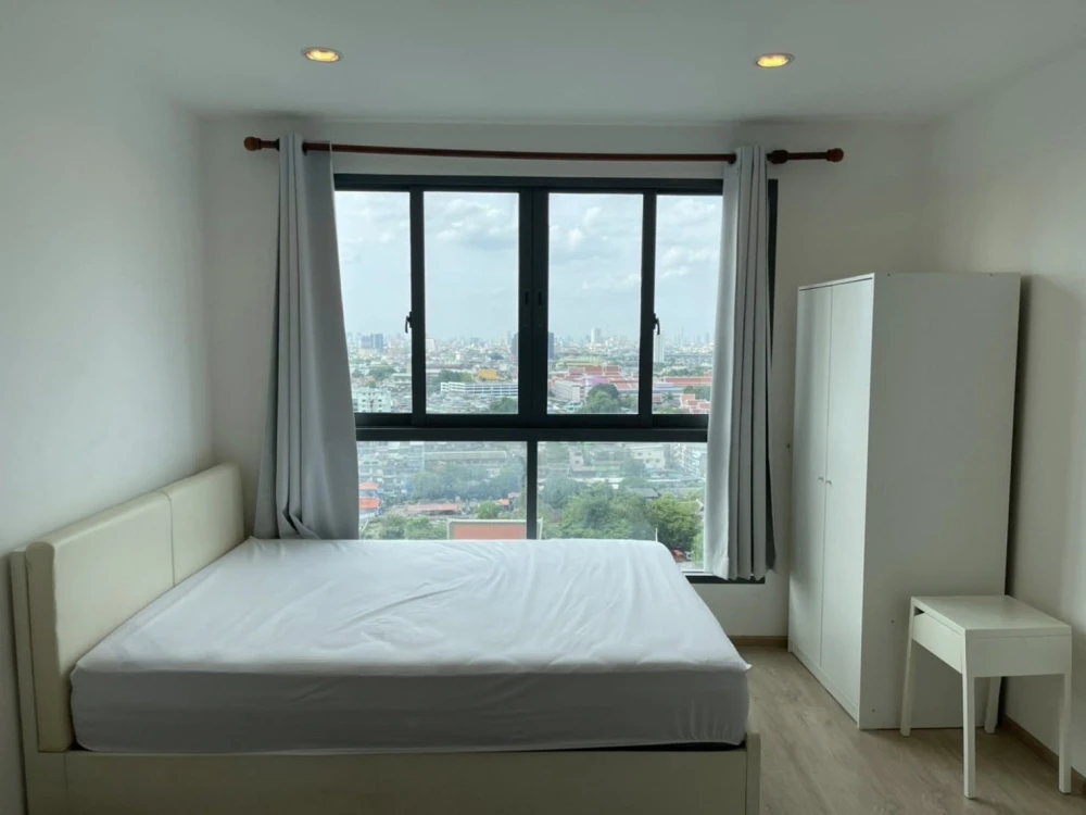 Selling Ideo Wutthakat, high floor unit, fully furnished with appliances. Just bring your belongings and move in! Book now, don't miss out!+++