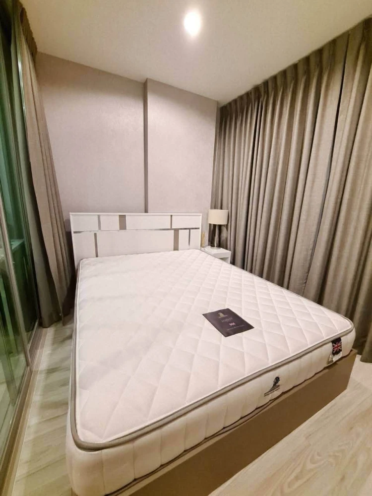 For sale: Ideo Mobi Bangsue Grand Interchange. Sliding glass doors between the bedroom and living room. A must-have!