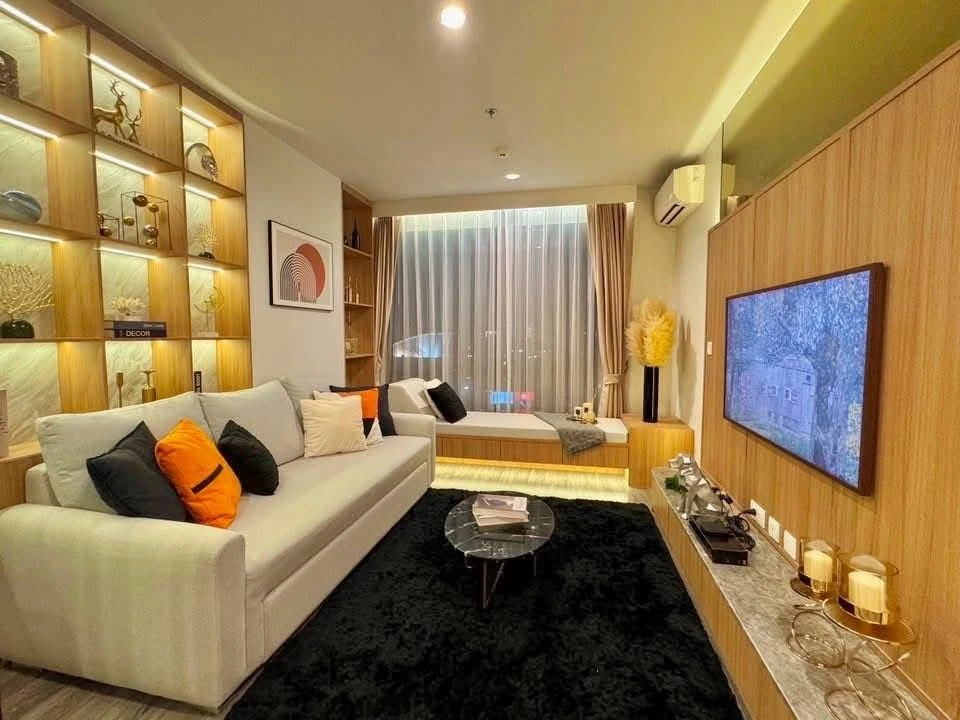Selling Ideo Mobi Rangnam, a rare item (1 Bedroom Plus) corner unit on the 28th floor, fully furnished with built-in features. Book now before it's to